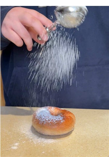 Mess-Free Powder Dispenser for Baking