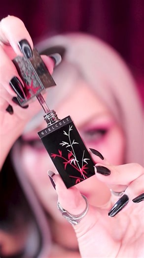 Vampire makeup tutorial 🩸🖤 Are you ready for Halloween? 💄 All makeup from @cbeauty_mall Use: vesmedinia to save if you wanna get anything from them! 🖤 D e t a i l s: Punk Bunny eyeshadow palette @shellwemakeup Black Hydrating lip glaze @girlcult_cosmetics Girlcult foundation All gifted by CBeautyMall 💇🏼‍♀️ Wig from 7JHH Wigs Find it with: 31018244 @sheinofficial @shein_us and use USBOvesmedinia379 🖤 🦇 Jewelry and goblet @alchemyengland #cbeautymall #gothmakeuptutorial #vampiremakeup #she