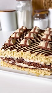 66K views · 1.1K reactions |  Prăjitură Kinder Bueno  拏 杻 Foarte moale și cremoasă | La Cafea | Facebook