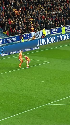 One of the best examples of sportsmanship you’ll see! 👏 #football #sportsmanship #rangersfc