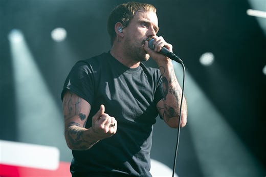 IDLES Share New Single “Rabbit Run” From Darren Aronofsky’s Forthcoming Film Caught Stealing -