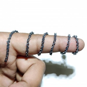 It took India's Shashikant Prajapati many hours of patience and practice to perfect his pencil lead carving technique ✏️ | Guinness World Records