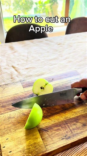 How to cut an apple 🍏 #shorts #apple #fruit #cutapple #technique