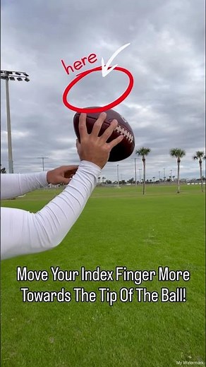 The SECRET to Throwing a Perfect SPIRAL 🏈 #Quarterback #QBDrills #footballtraining
