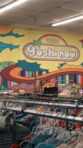 Explore Fresno: Vintage lovers, this one’s for you! Yoshi Now and Yoshi World are packed with vintage gems just waiting to be found. Check them out this weekend in Chinatown! 📍Yoshi Now and Yoshi World, 1410 Kern St | City of Fresno, California