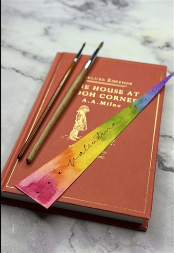 Welcome to part 40 of my watercolour series! That’s 40 weeks of me learning to paint in watercolour! 😅💕 I loved painting this super simple bookmark. I love personalising little gifts for people and so this project is just perfect to have in my back pocket. #watercolourillustration #watercolorpaint #artinspiration #watercolourart