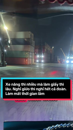 Xe nâng thì nhiều mà làm giấy thì lâu. Nghỉ giừo thì nghỉ hết cả đoàn. Làm mất thời gian lắm. Ae chú ý. Cảng #wasco #cảng #thaihoangcontener #container #nghenghiepcuatoi