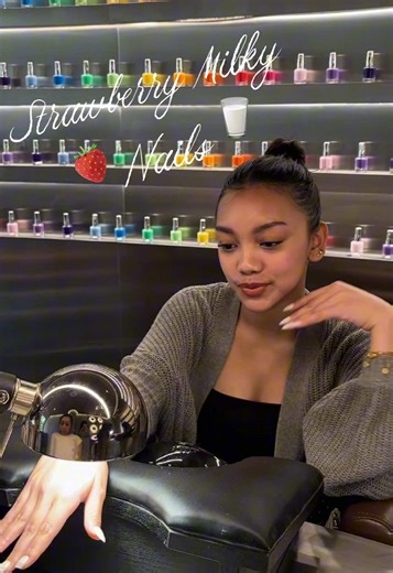 Elegant Nail Art Inspiration by Naura Ayu