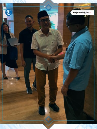 Buka Bersama BPost, Bank Mandiri Tegaskan Perkuat Sinergi Bersama Media untuk Perbaikan Ekonomi BANJARMASINPOST.CO.ID - PT Bank Mandiri (Persero) Tbk menegaskan komitmen untuk berkolaborasi bersama media, demi perbaikan ekonomi Kalimantan Selatan (Kalsel), maupun nasional. Hal tersebut diungkapkan Vice president PT Bank Mandiri (Persero) Tbk, Area Kalimantan Selatan, Puguh Jati Tri Saroso, dalam silaturahmi bersama jajaran Banjarmasin Post, Kamis (5/3/2026). “Kehadiran kami tak bisa lepas dari p