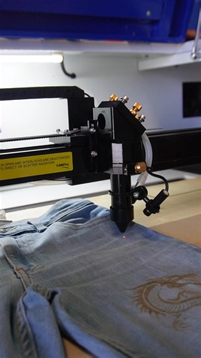 ¡Impulsa tu negocio con la potencia y precisión de los equipos láser CO2 CAMFive! 🔥✨ Perfectos para cortar y grabar madera, acrílico, piel, MDF y mucho más con resultados profesionales 💼. Aumenta tu productividad y dale valor a cada creación con la mejor tecnología del mercado 🚀. 📞 Para más información, llámanos al 222 813 9331 y descubre por qué CAMFive es tu mejor aliado. | CAMFive México