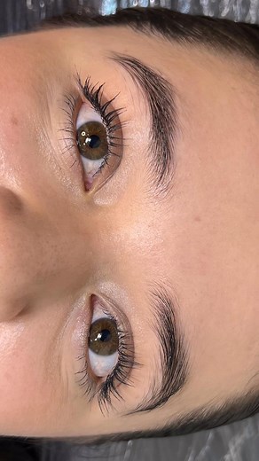 El cambio no siempre está en maquillarte más, sino en redescubrir tu forma natural. ✨ A mi clienta solo le faltaba definición y armonía, así que con técnica y precisión le di forma y rellené esos huequitos que antes le restaban expresión. El resultado: cejas equilibradas, naturales y con carácter. 💫 Hechas por Ismael, con la intención de resaltar lo que ya era bello, solo que ahora se nota. 👁️‍🗨️ Microblading diseñado para ti, no copiado de nadie. #Microblading #CejasPerfectas #ismaelbrows #m