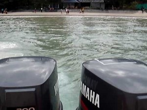 Twin Yamaha V6 200 hp accelerating ( Krabi Thailand )