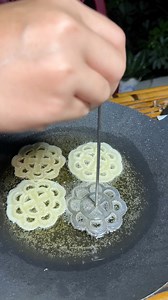 1.3M views · 12K reactions | Nghe nói tụi nghĩ hè khoái cái bánh này lắm mấy chị ơi, nay em làm công thức này bao giòn bao béo luôn đó #huynhnhuvlogs | Huỳnh Như Vlogs | Facebook