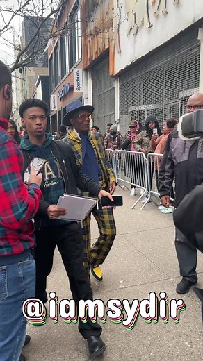 Out here at The Gap in Harlem NYC where legendary clothing designer Dapper Dan has released his new line of “DAP” hoodies. The line AND the love was crazy this morning!! #thegap #harlem #hoodies #dap #dapperdan #nyc #fashion #gap #clothes #style #trend #melbas @gap @officiallymelba @Dapper Dan