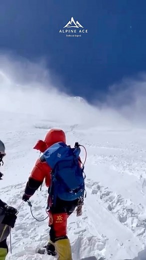 Manaslu Avalanche ‼️ Moment of the avalanche in Manaslu . The video BELONGS to and shared it from climber Victoria Bonya on her social networks, her team was down by luck, and she can record as things and people roll from above. A tragedy, condolences to the deceased, strength for the families. The mountain is like this, beautiful and dangerous at the same time. #alpineacetreks #alpineacetreksandexpedition #manaslu #nepal #mountains #himalayas #trekking #manaslucircuit #adventure #manaslu2018 #m