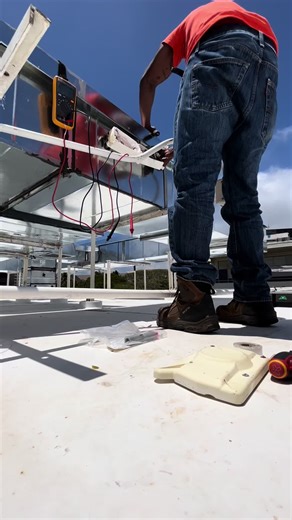 Replacing old #firealarm AC duct detector #installation #technition #honolulu