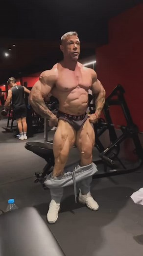 Ready for the Show!!! 🙌🙌💪💪🤩 @german_ifbb_pro @california_supplements_proshow @californiasupplement @emilio_martinez_romero @ifbb_pro_spain #bodybuilding #bodybuiler #culrurismoespañol #culrurismo #gym #alicante | TITAN Fitness Alicante