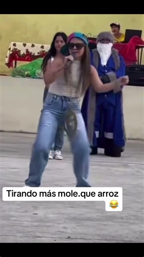 Le robó el show al payaso 😅 #suscriptores #humor #memes