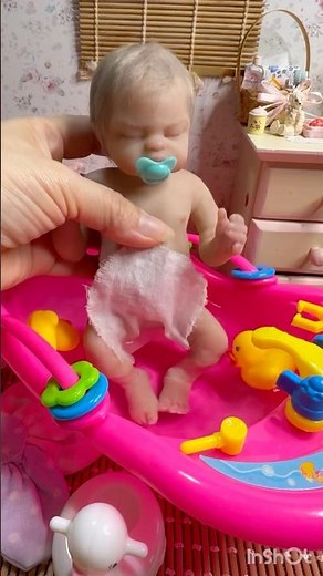 Hora do banho da mini bebê reborn de silicone Sara #diariodeamorreborn #rebornbabyroutine #minibaby