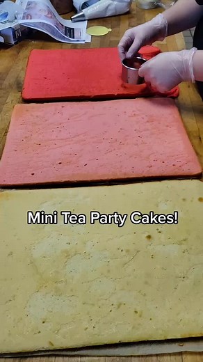 Mini tea party cakes! #cakeinfluencer #cakedesigner #buttercream #fondantcake #fondantskills #kidsbirthdaycake #foodnetwork #cakevideos #cakedecorator #bakerybusiness #entrepreneur #custombakery #womanbusiness #itsfallyall #womanownedbusiness #rainbowcake #candyapples #dripcaketutorial #dripcake #birthdaycake #austintxbakery #austinbakery #pumpkincake # #influencer #cakecutting #chocolatecake #cakeslice #ibie #cakebusiness #custombakery