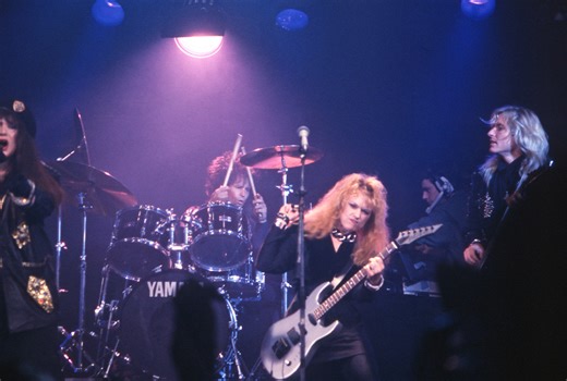 Legendary '80s rock frontwoman announces special tour