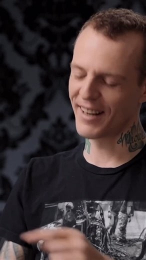 Saman Records on Instagram: "Deadmau5 deconstructs music — Deadmau5 teaches you how he approaches melodies, mixing & mastering, and more. #housemusic #electronicmusic #samanrecords #Electronicmusic #musicproduction"