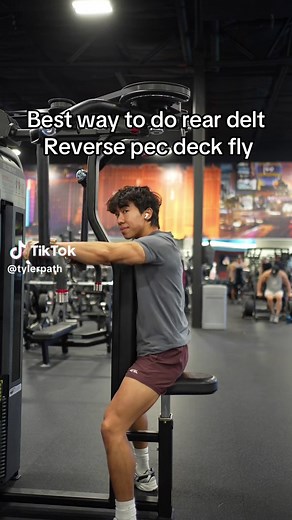 Reverse Pec Deck Fly — Best Unilateral Side-Facing Technique