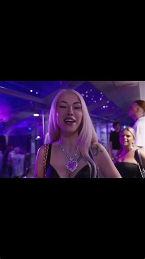 ANNA PEPE FA EMOZIONARE TUTTI CON QUESTA SONG 😙😋