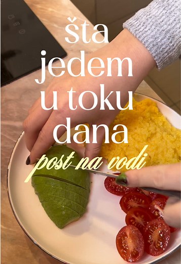 Šta ja to jedem kada postim na vodi? Doručak: •Palenta sa tofu sirom🌱 Užina: •Banana🌱 Ručak: • Avokado pasta🌱 Večera: •Heljdine palačinke🌱 Povodom posta napravila sam svoj ebook sa 50 posnih zdravi recepata-30 slanih i 20 slatkih Ukoliko želite da nabavite, javite mi se sa porukom “KUVAR” a ja vam pišem u vezi detalja🥰🌸🩷 #foryou #healthyrecipes #fyp #vegan #foryoupage