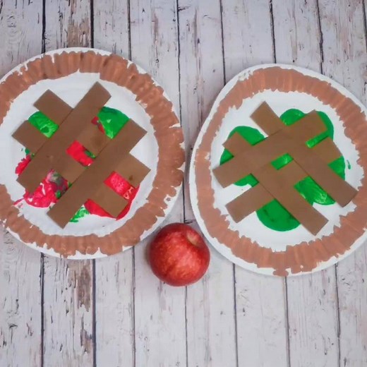 Make some APPLE PIE with this cute and easy PAPER PLATE CRAFT! Print the directions: https://alittlepinchofperfect.com/apple-pie-paper-plate-kids-craft/ | A Little Pinch of Perfect
