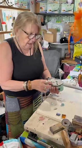 mystical picture transferance to toilet 😂roll because i didnt have a handy t shirt in shop ... showing techniques🥰🌈 #arretonbarns #artwork #isleofwight #encausticart | Linnie