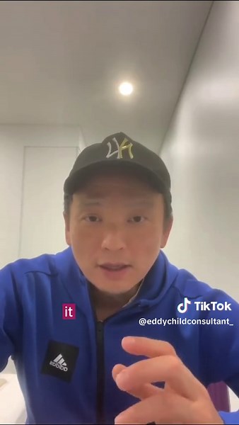 Demokrasi dalam keluarga itu penting, tetapi ada batasannya. Ketika anak mulai bersikap kurang ajar, bagaimana kamu menyikapinya? 🤔 💬 Apa pendapat kamu tentang cara mendisiplinkan anak? #konsultananak #parenting #singapore #indonesia #PendidikanAnak #TipsMendidikAnak #jakartaselatan #orangtuabijak #Keluarga #Keluargabahagia #pendidikan #parentinghacks #Mandiri #PengalamanParenting #EddyDiTikTok #orangtuasegalanya #konsultananak #fyp #foryou