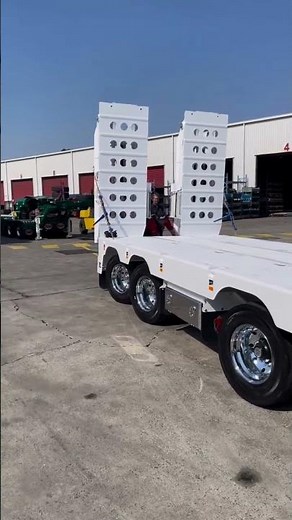 🔥 Tuff Trailer Meets Tough Mack – Heavy Haulage at Its Best! 🚛💪