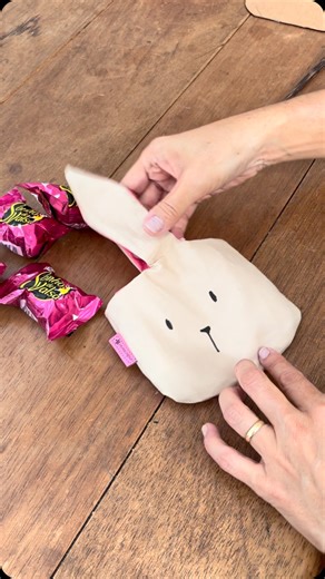 Entremeio on Instagram: "Eu já estou pensando na Páscoa desde o Natal kkkk!! APROVEITEM FRETE GRÁTIS SOMENTE HOJE Para compras acima de R$ 120,00 mas é só hoje mesmo tá? • Saquinho Coelho. R$ 27,00 • • #felizpáscoa #pascoa #coelho #artesanato #páscoa #easter #coelhodapáscoa"