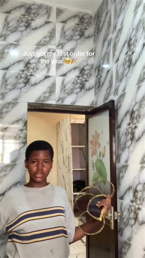 Just made this sweet bubble handfan for a returning client (yet to be customized and designed ) WhatsApp;08038979836 #enugutiktok #newyear #bridalhandfan #christmas #viraltiktok