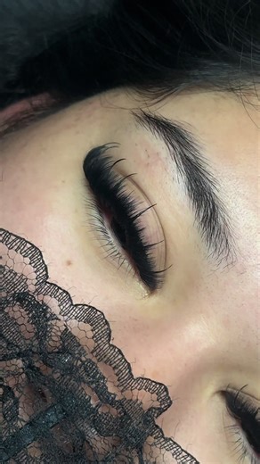Wispy Volume Cat Eye Lash Extensions Tutorial