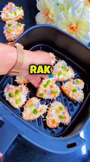 “Mini Heart Pizza ❤️ | 10 Sec Bread Hack 🔥”#shorts #viralshorts #lifehacks
