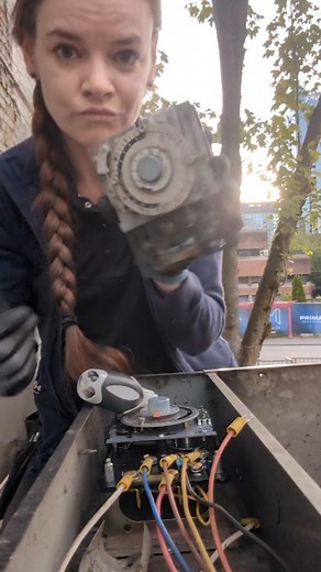 A quick service call early this morning to rescue a walk-in freezer for the weekend. We found it totally frozen over and the defrost timer not working. Quick and easy replacement and we're good to go . . Like and follow @hvacjess . . . . . . . . . #defrost #defrosttimer #iceicebaby #iceicebaby❄️ #frozen #condenser #frozensolid #freezer #walkinfreezer #coldstorage #coldroom #hvacr #hvacrlife #servicecall #tradeswomenofig #skilledtrade #skilledtrades #refrigerationlife #refrigerationtech #refriger