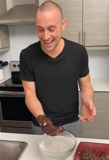 DIY chocolate mold experiment with a unique technique