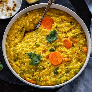 Instant Pot Quinoa Khichdi- one-pot wholesome vegan meal, this Quinoa Khichdi is a healthier spin on traditional Indian khichdi. Made with quinoa and lentils, this khichdi is lightly spiced and packed with nutrition! https://www.cookwithmanali.com/instant-pot-quinoa-khichdi/ | Cook with Manali