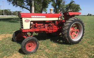 1963 Farmall International 560 Diesel 2WD Tractor | Agriculture