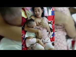 Dedek minta nenen bunda sambil ditimang - tutorial cara menyusui anak