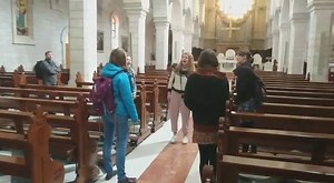 7.2K views · 148 reactions | Zum 2. Advent schenken wir euch etwas Besinnlichkeit: Die Mädels des Vokalensembles Sjaella reisten im Februar zu SOS-Projekten in Israel und Palästina – und sangen spontan in der Katharinenkirche in Bethlehem diesen bewegenden Choral. Ton an und genießen!  | SOS-Kinderdörfer weltweit | Facebook