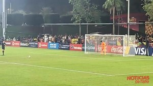 Portugal na final do Mundial de sub-17 com marca fafense O fafense Santiago Verdi está na final do Mundial sub-17 por Portugal! A seleção, atual campeã europeia, garantiu um inédito apuramento para a final da prova ao vencer o Brasil no penáltis! Verdi entrou na segunda parte e marcou um dos penáltis no desempate. A final é com a Áustria, na quinta-feira. 🎥 Veja o momento do penálti de Verdi. | Notícias de Fafe