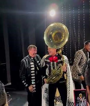 ¿El de la tuba gana más? 😂🔥#pedrofernandez #germanlizarraga #estrelllasdesinaloa