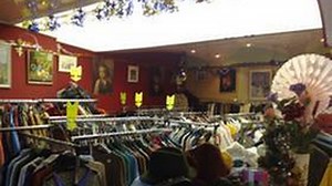 BRADERIE DE NÎMES : LA CROIX ROUGE AFFICHE DES PRIX DÉFIANT TOUTE CONCURRENCE