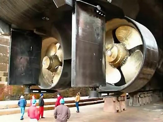 Eight biggest ship propellers