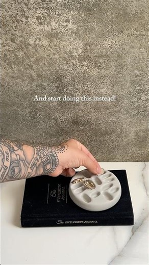 How to properly store your jewelry in our cement nest tray🩶✨