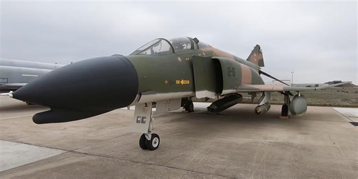 Los cazas F-4 Phantom II españoles, su avión cisterna y el triste final de muchos de ellos