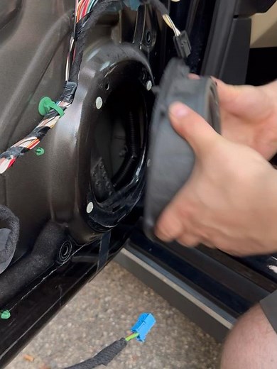 How to replace the speaker TESLA model s #tesla #repair #fix #diy #teslas